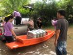 ขนย้ายสิ้งของช่วยเหลือประชาชน
